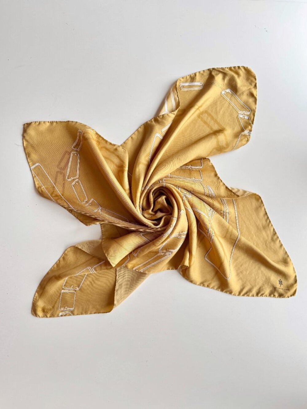 NATHALIE JEAN Gold Silk Ttwill Saphir Chain Printed 33.5" x 33.5" Square Scarf
